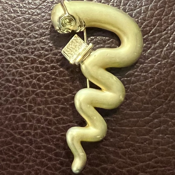 Accessories - Brooch